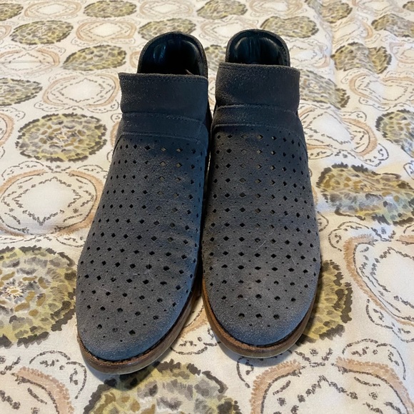 Gray Earth brand ankle booties - Picture 1 of 3